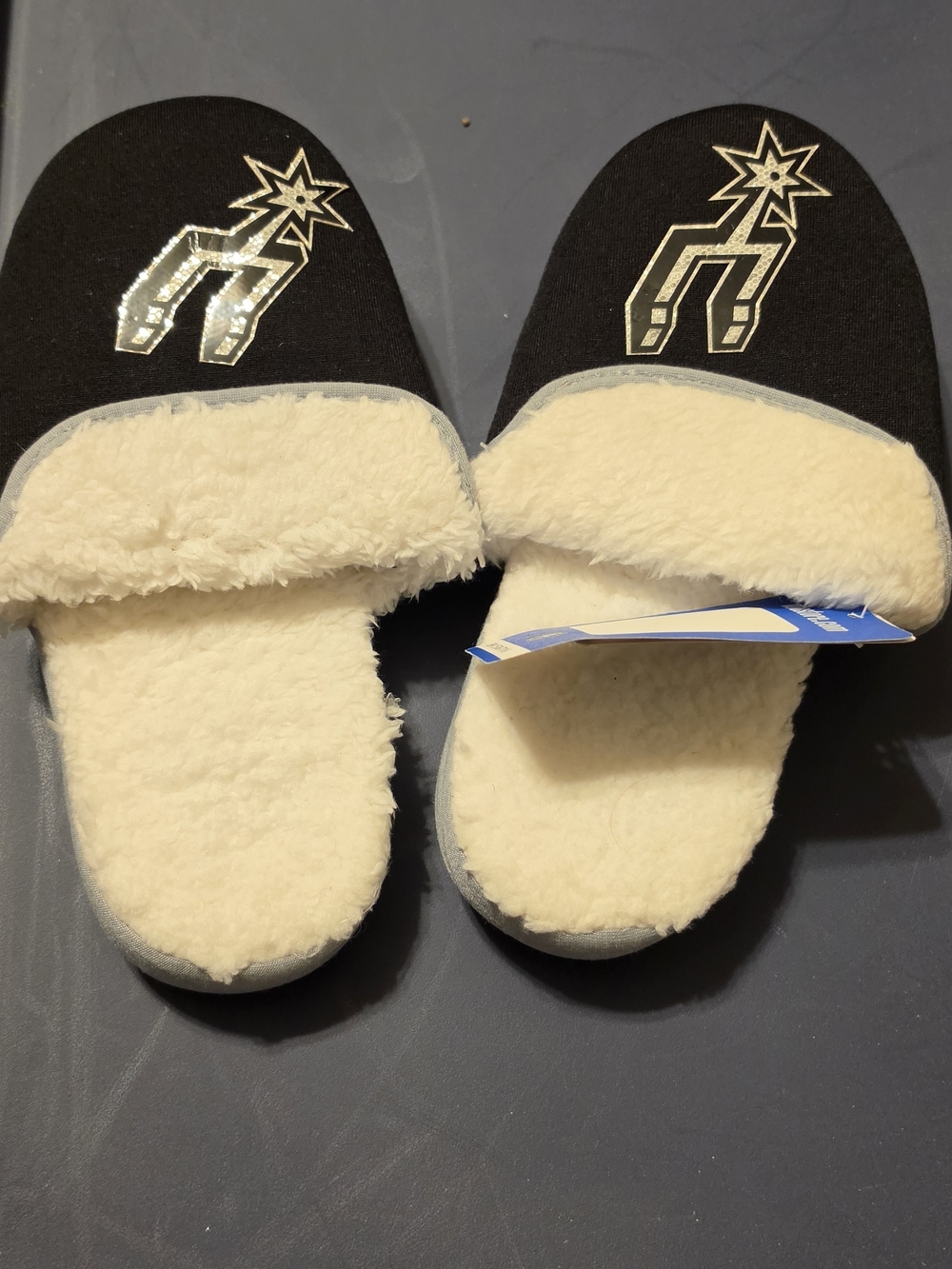 New NBA Spurs Small Woman Black and Cream Plush Slide Slippers